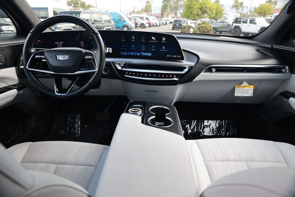 Used 2024 Cadillac Lyriq Sport AWD/4WD image 32