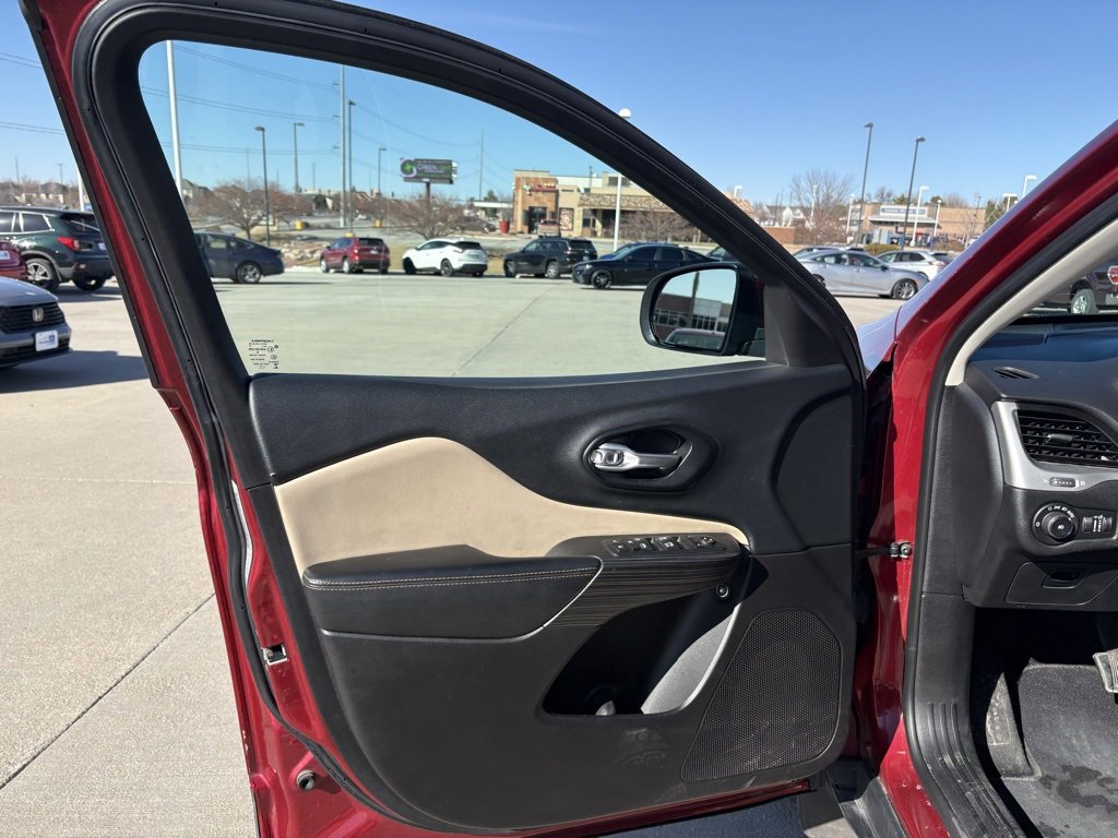 Used 2015 Jeep Cherokee Limited image 9