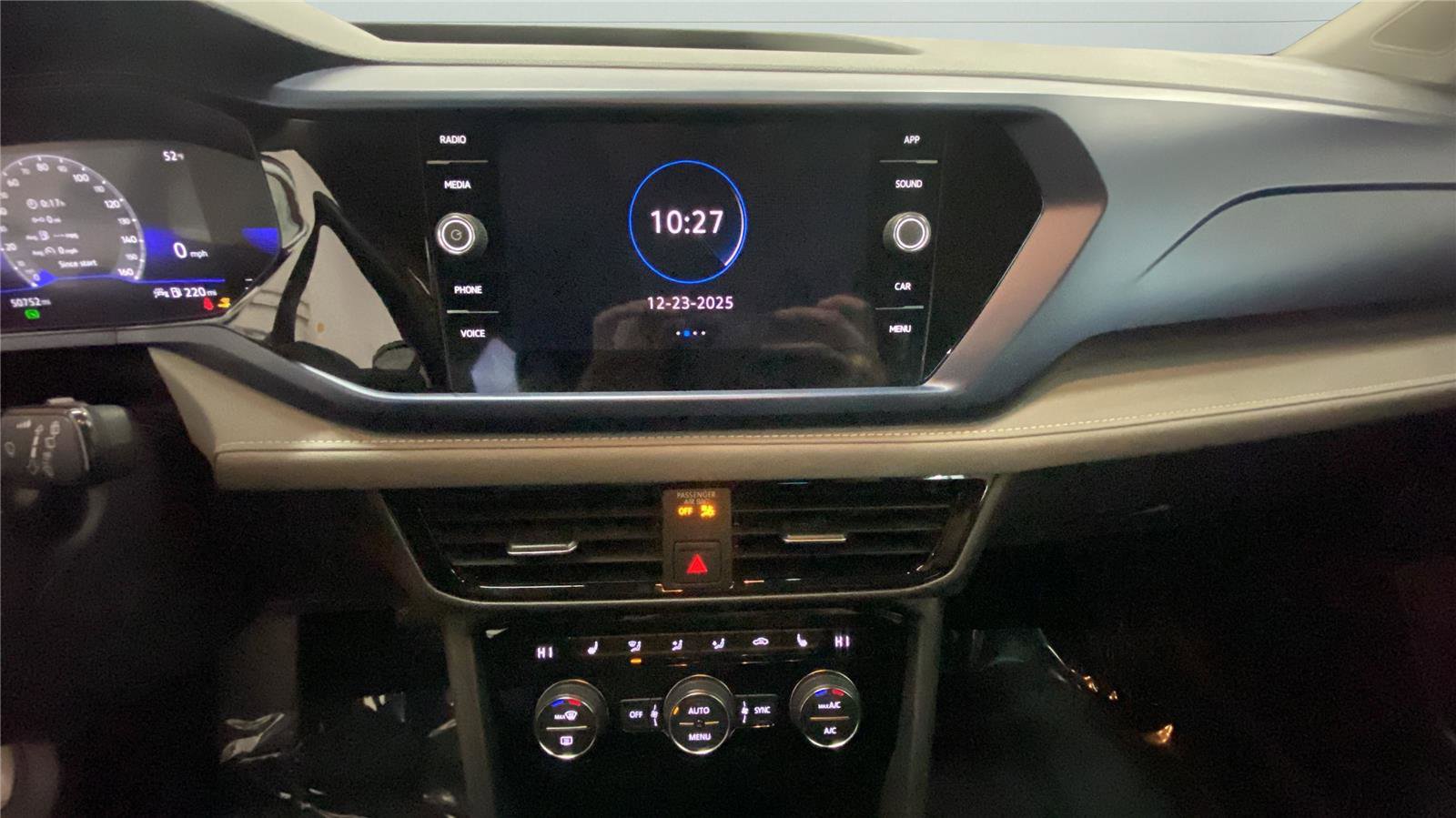 Used 2024 Volkswagen Taos SE image 15