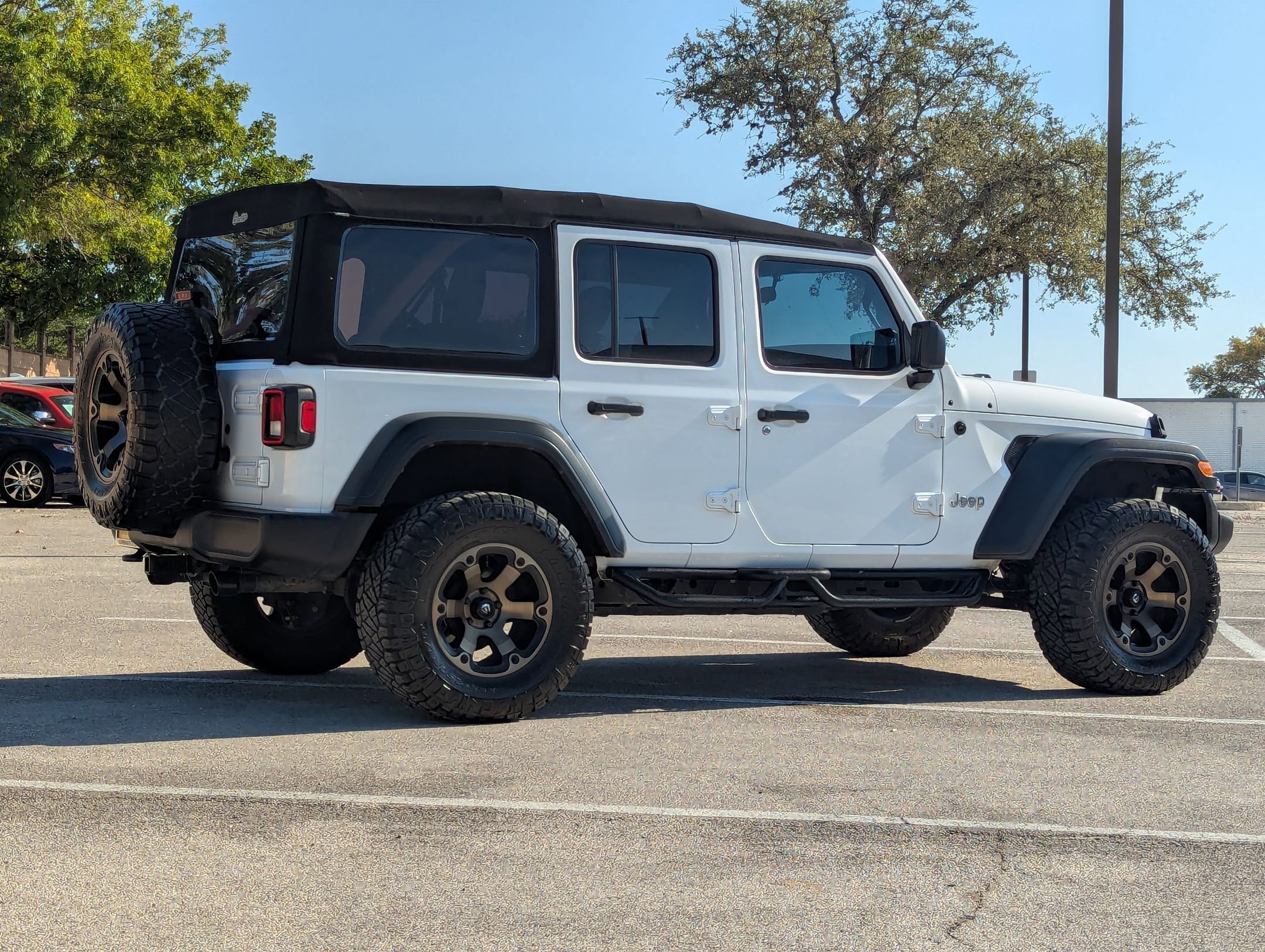 Used 2018 Jeep Wrangler Unlimited Sport image 4