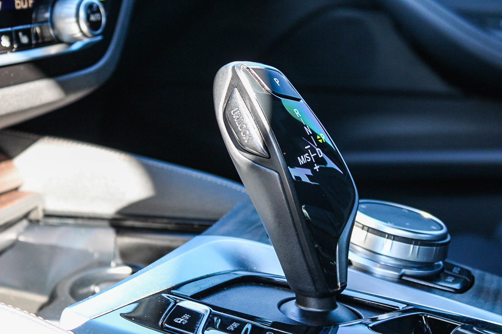 Used 2023 BMW 530e w/ M Sport Package image 22