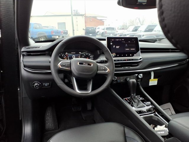 New 2026 Jeep Compass Latitude image 11