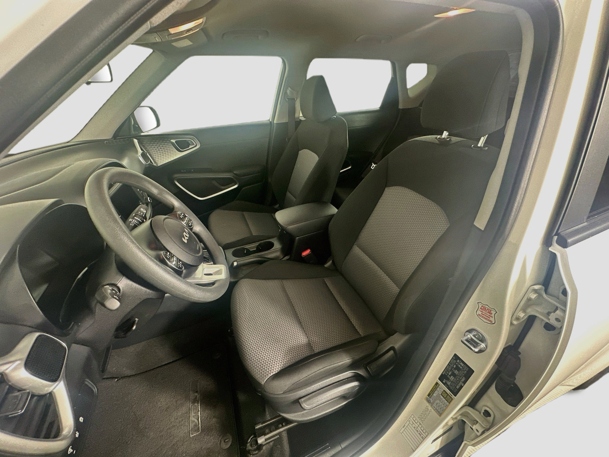 Used 2025 Kia Soul LX w/ LX Technology Package FWD image 13