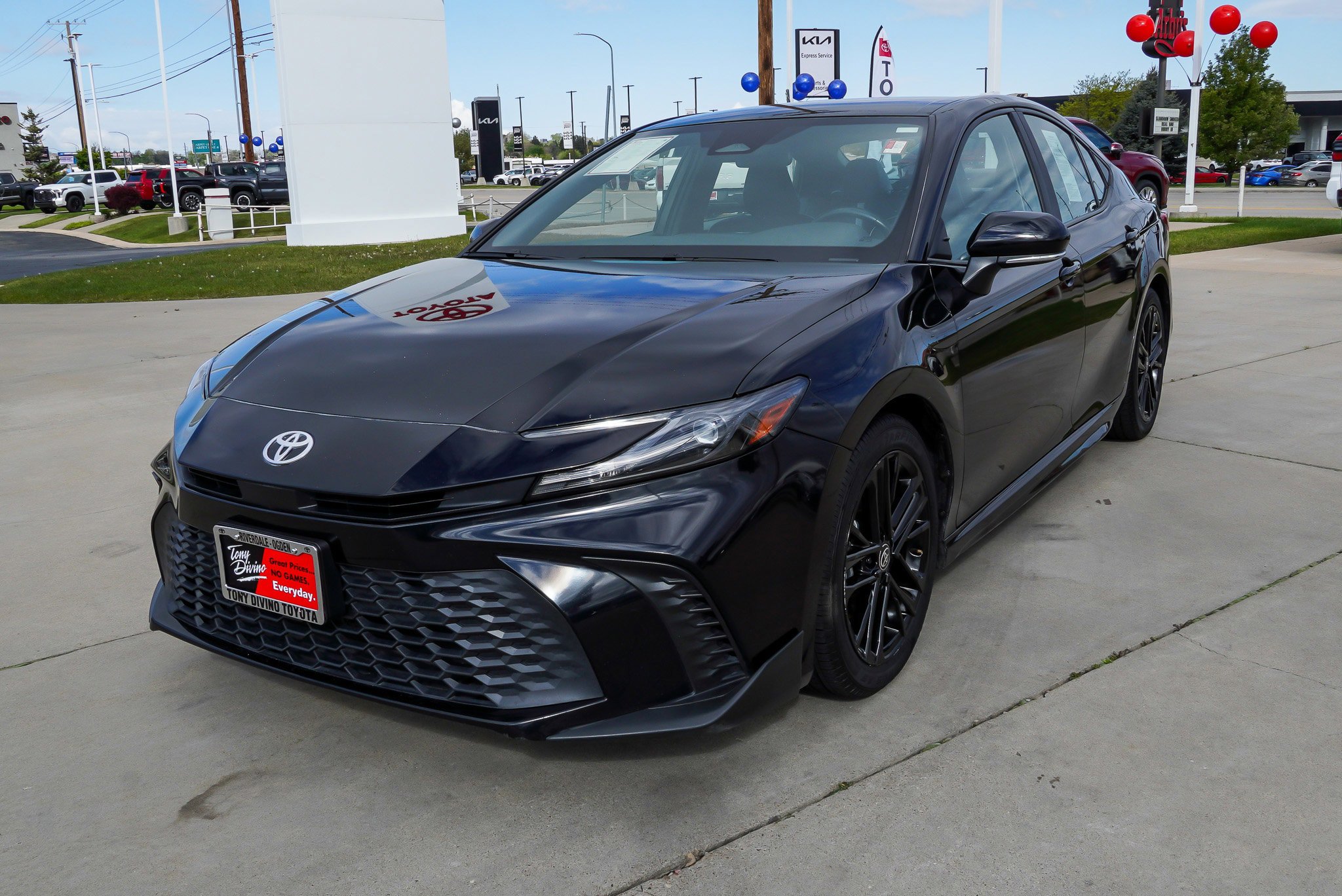 Certified 2025 Toyota Camry SE FWD image 4