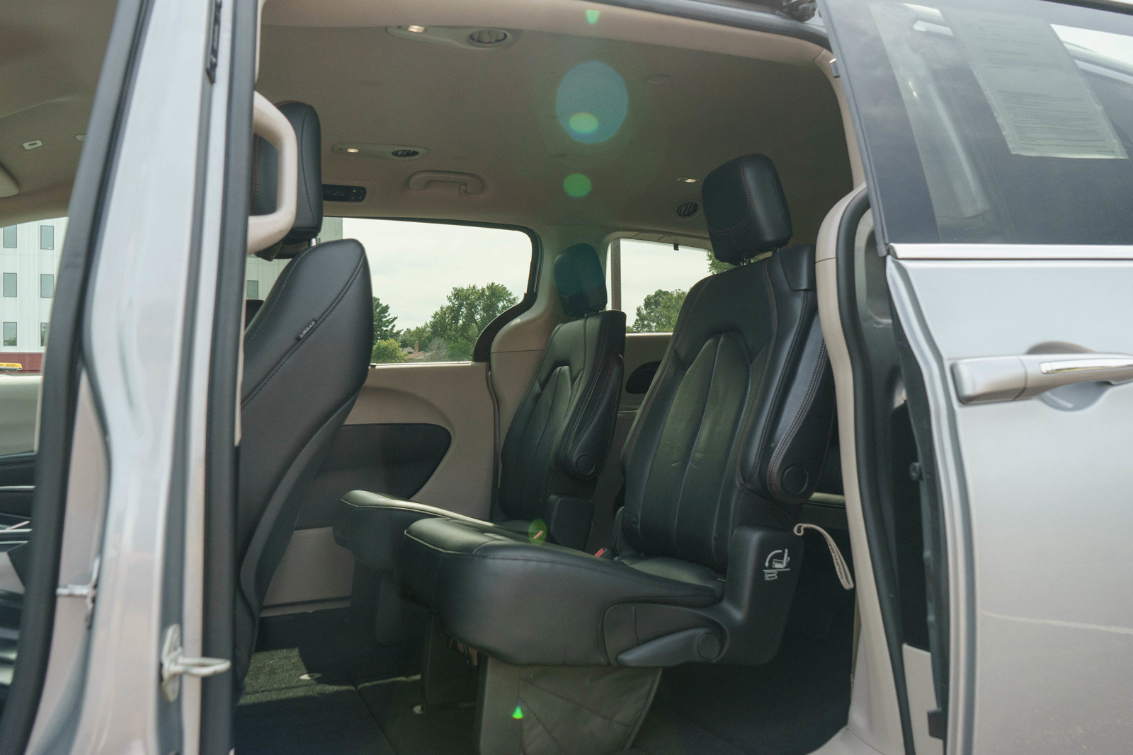 Used 2019 Chrysler Pacifica Touring-L FWD image 14