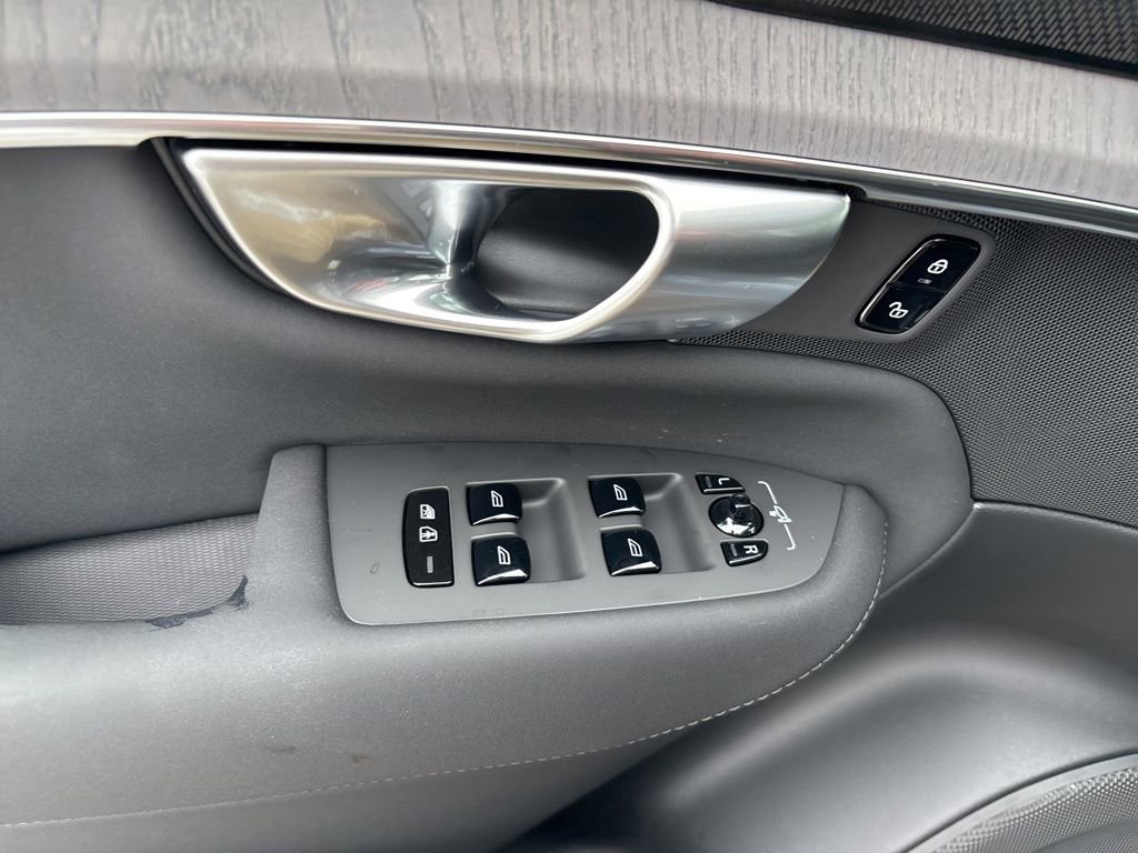 New 2026 Volvo XC90 B6 Ultra w/ Protection Package Premier image 18