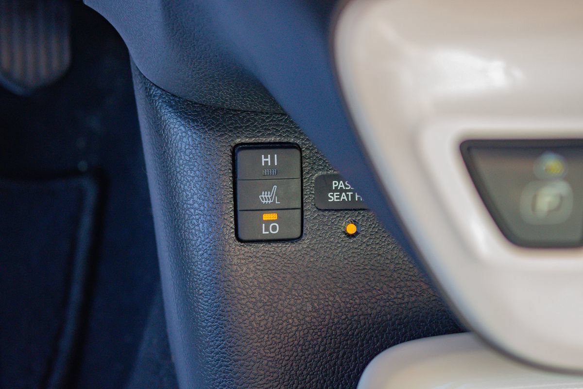 Used 2016 Toyota Prius Four FWD image 30
