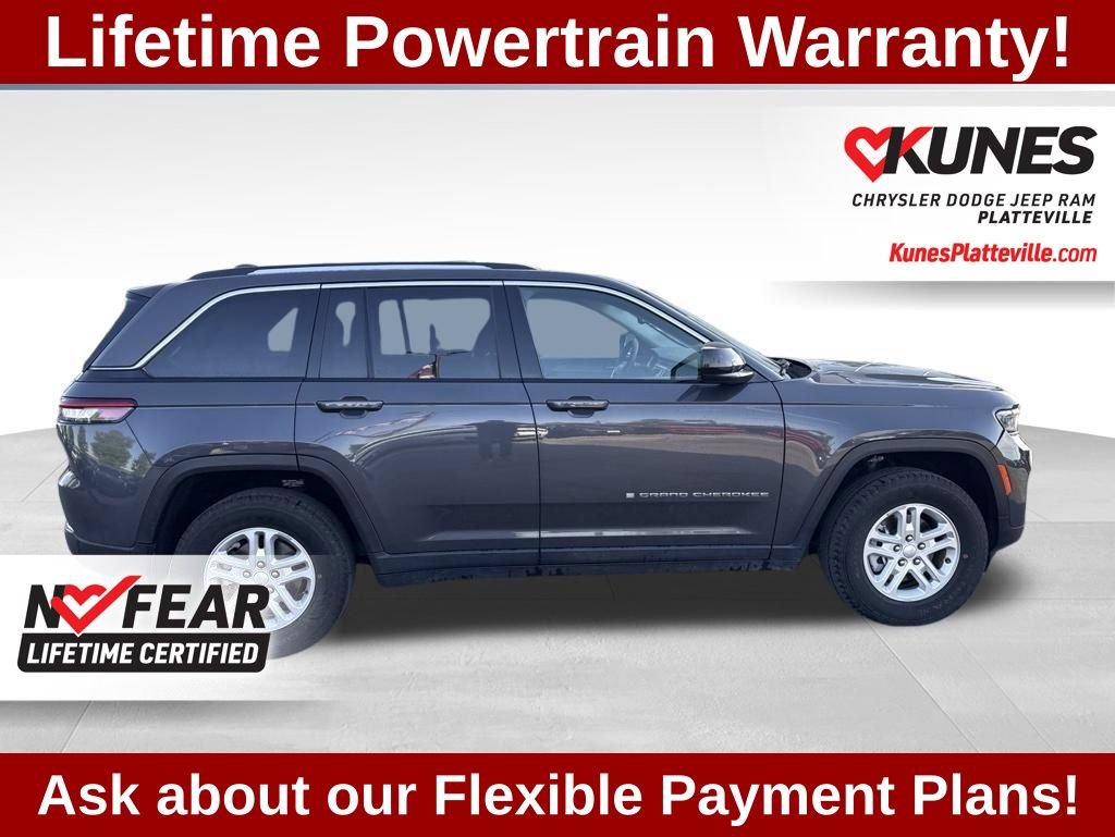 Used 2023 Jeep Grand Cherokee Laredo AWD/4WD image 2