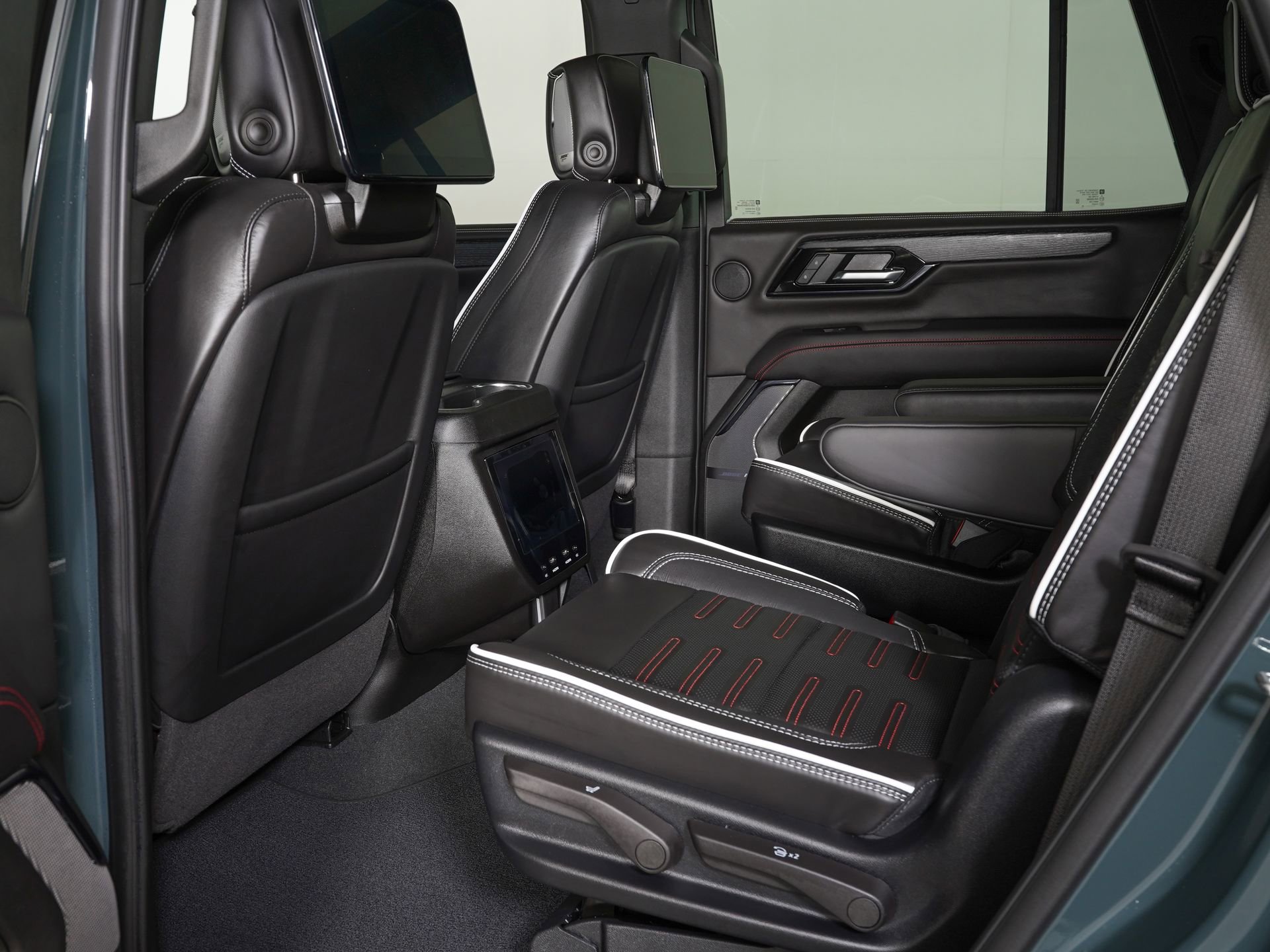 Used 2026 GMC Yukon AT4 Ultimate AWD/4WD image 14