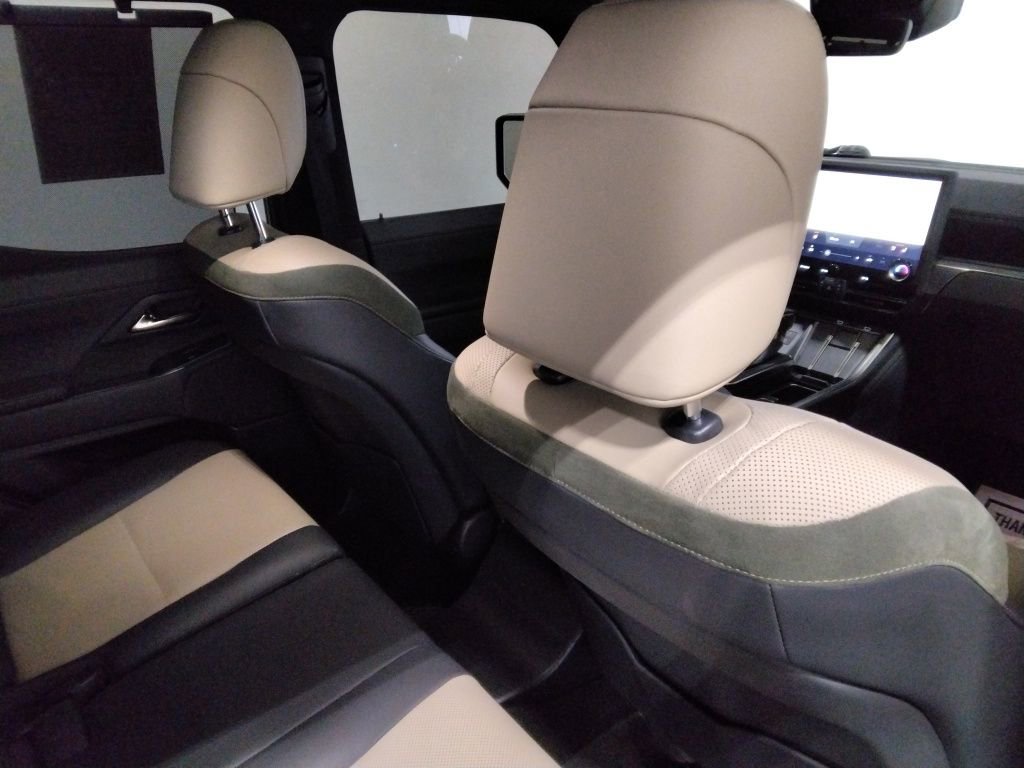 Used 2024 Lexus GX 550 image 46