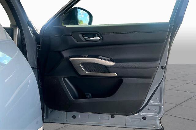 Certified 2023 Nissan Pathfinder Platinum FWD image 23