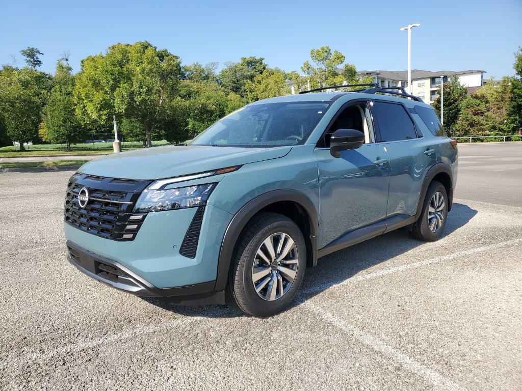 New 2026 Nissan Pathfinder SL FWD image 2