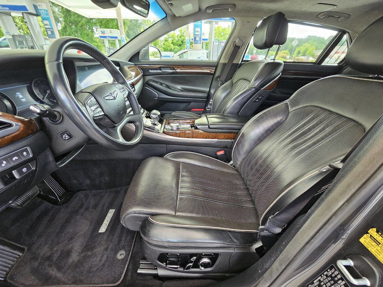 Used 2017 Genesis G90 5.0 Ultimate RWD image 4