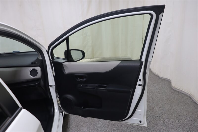 Used 2014 Toyota Yaris LE FWD image 21