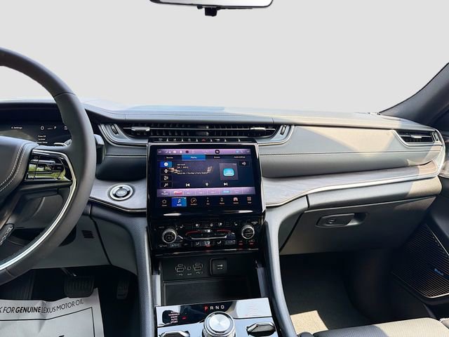 Used 2023 Jeep Grand Cherokee Overland w/ Luxury Tech Group IV AWD/4WD image 18