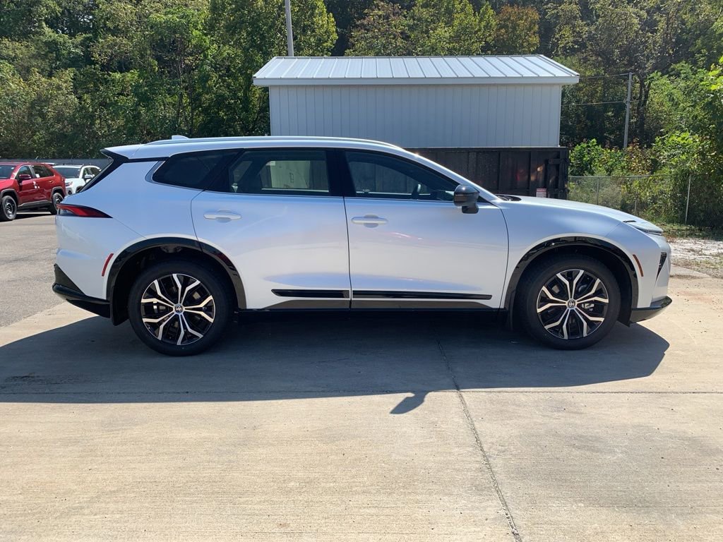 New 2025 Toyota Crown Signia image 3