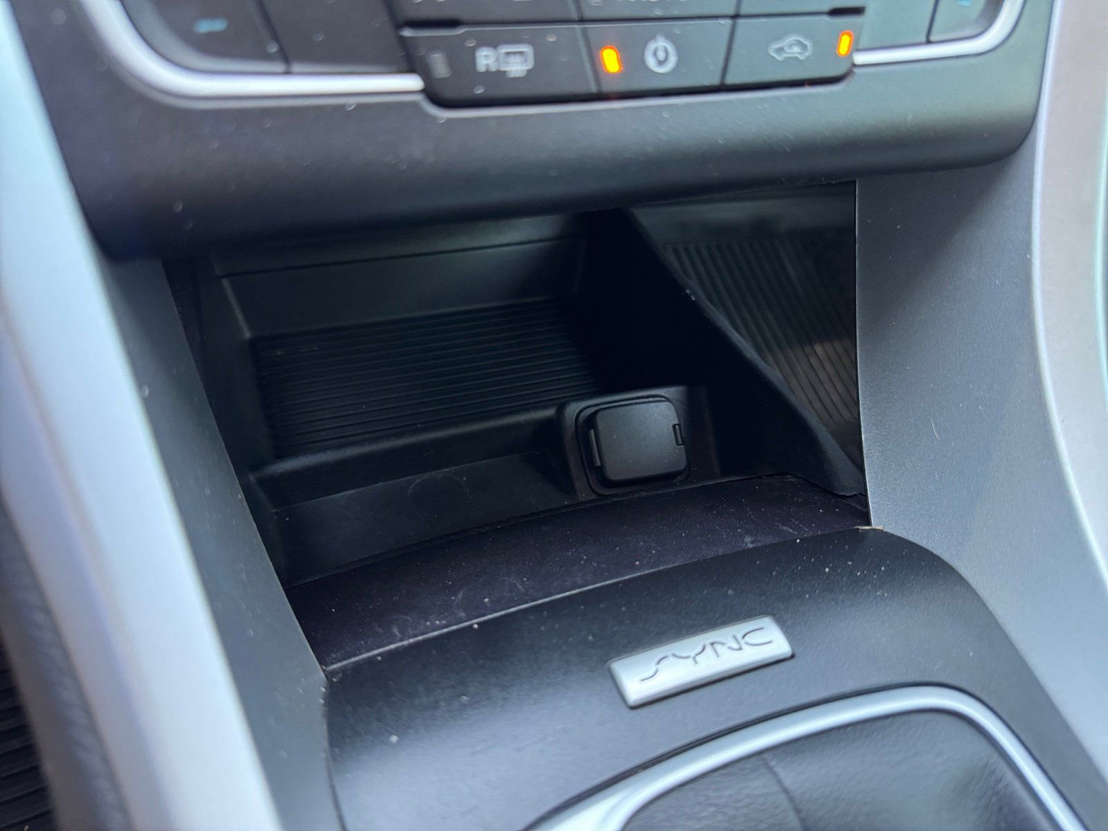 Used 2016 Ford Fusion SE FWD image 22