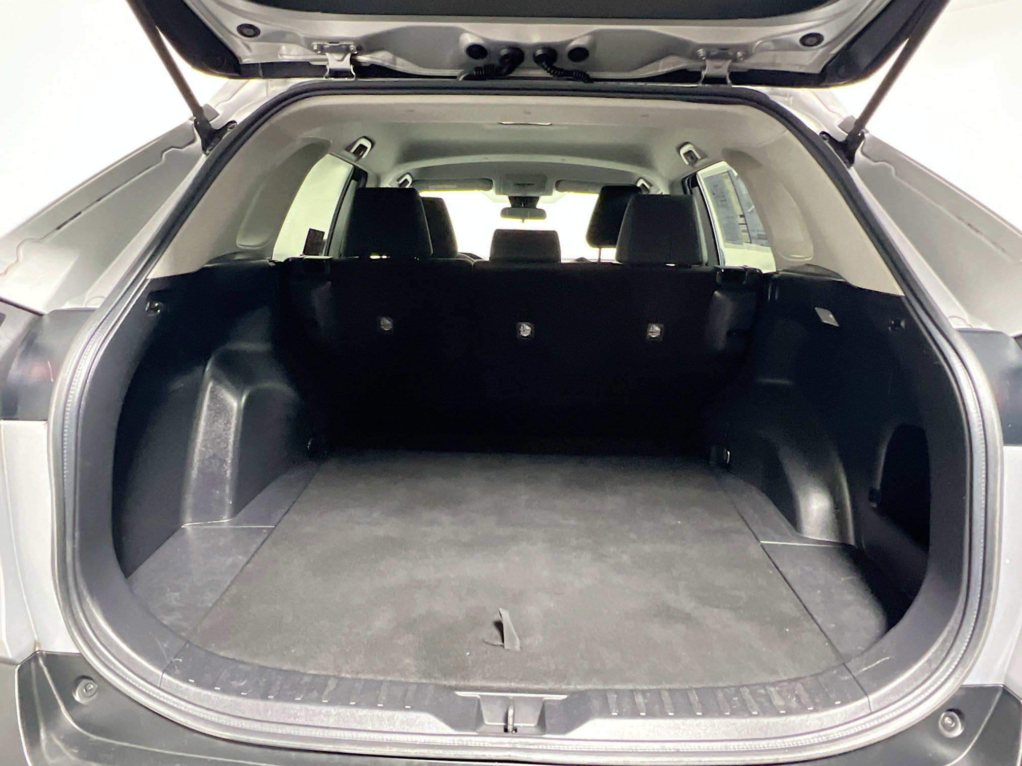 Used 2019 Toyota RAV4 LE image 33