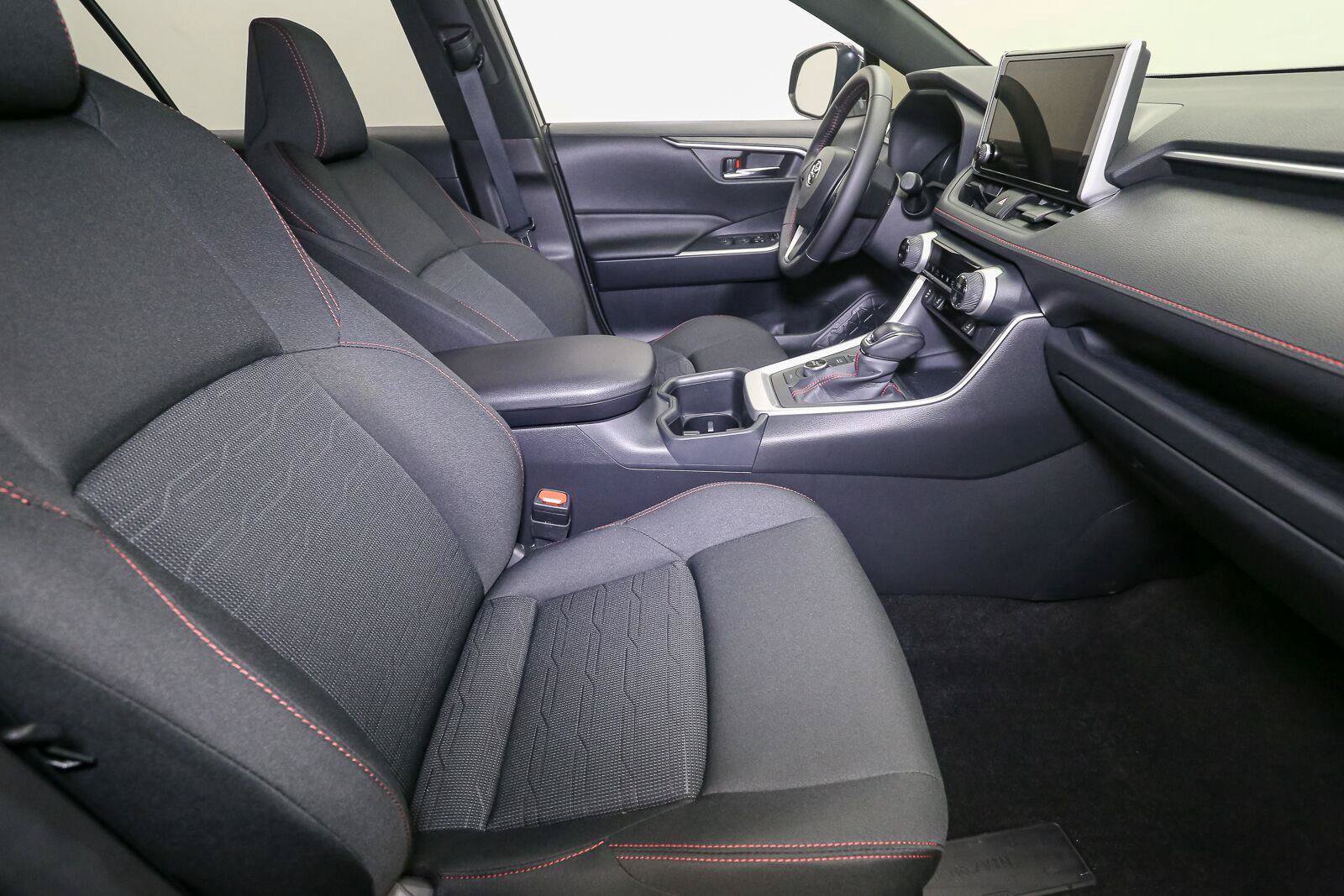 Used 2025 Toyota RAV4 SE AWD/4WD image 17