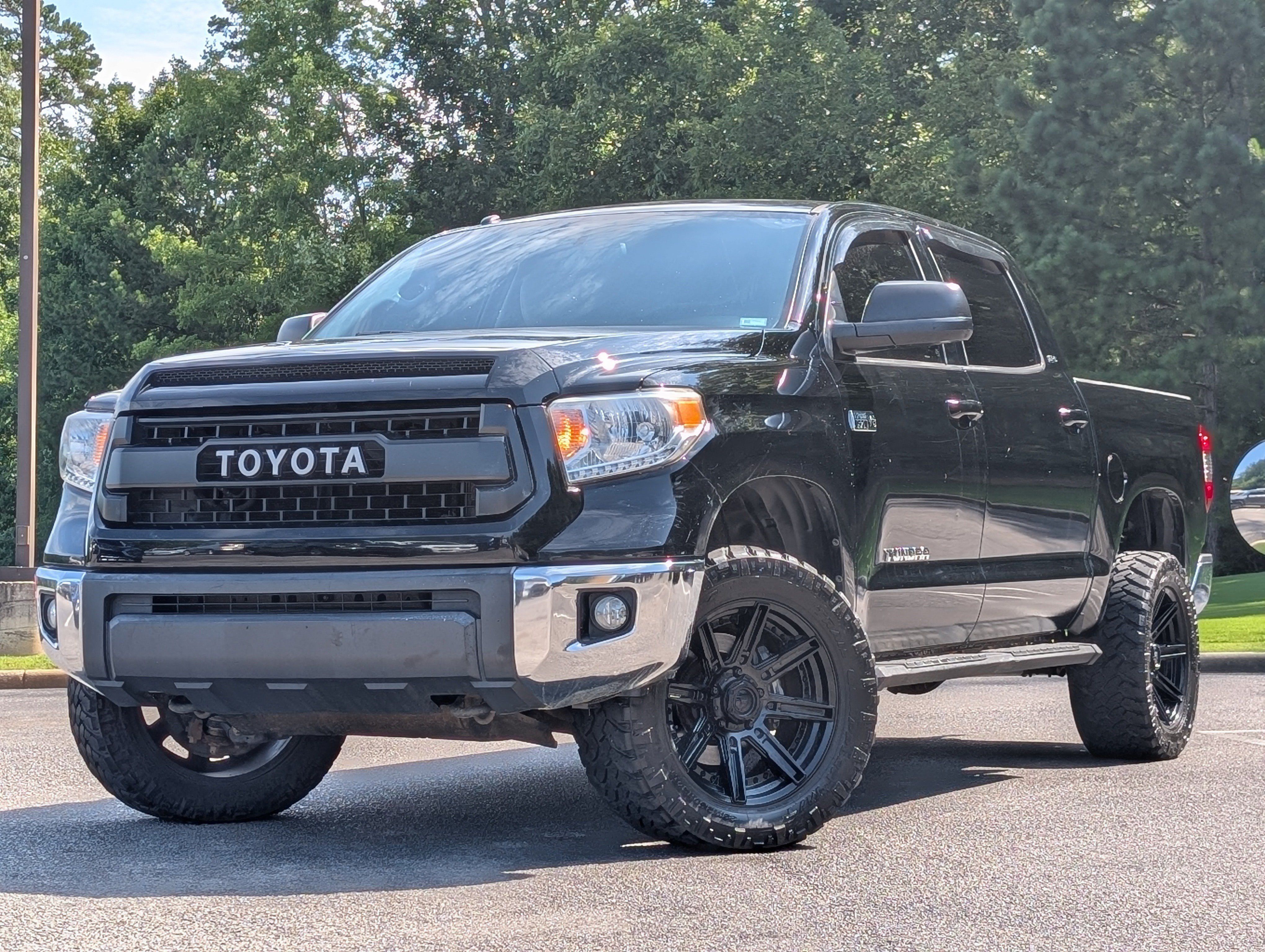 Used 2016 Toyota Tundra SR5 w/ SR5 Upgrade Package AWD/4WD image 4