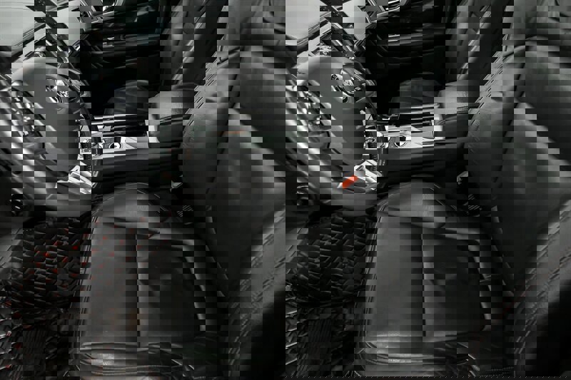 Used 2015 Jaguar XF Portfolio image 19