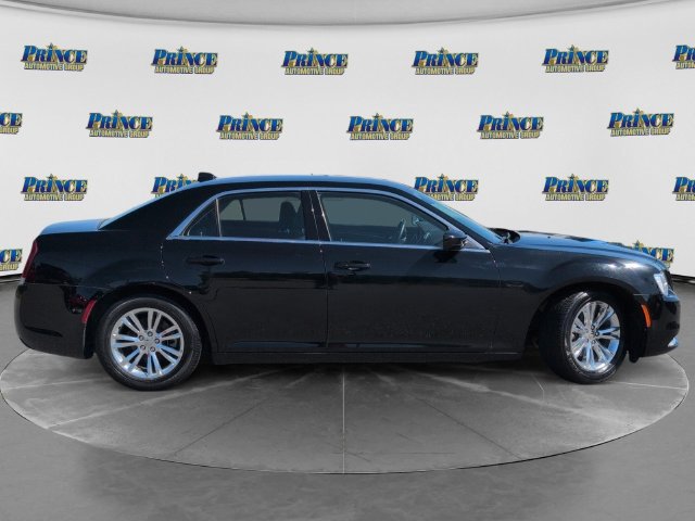 Used 2021 Chrysler 300 Touring w/ Driver Convenience Group RWD image 4