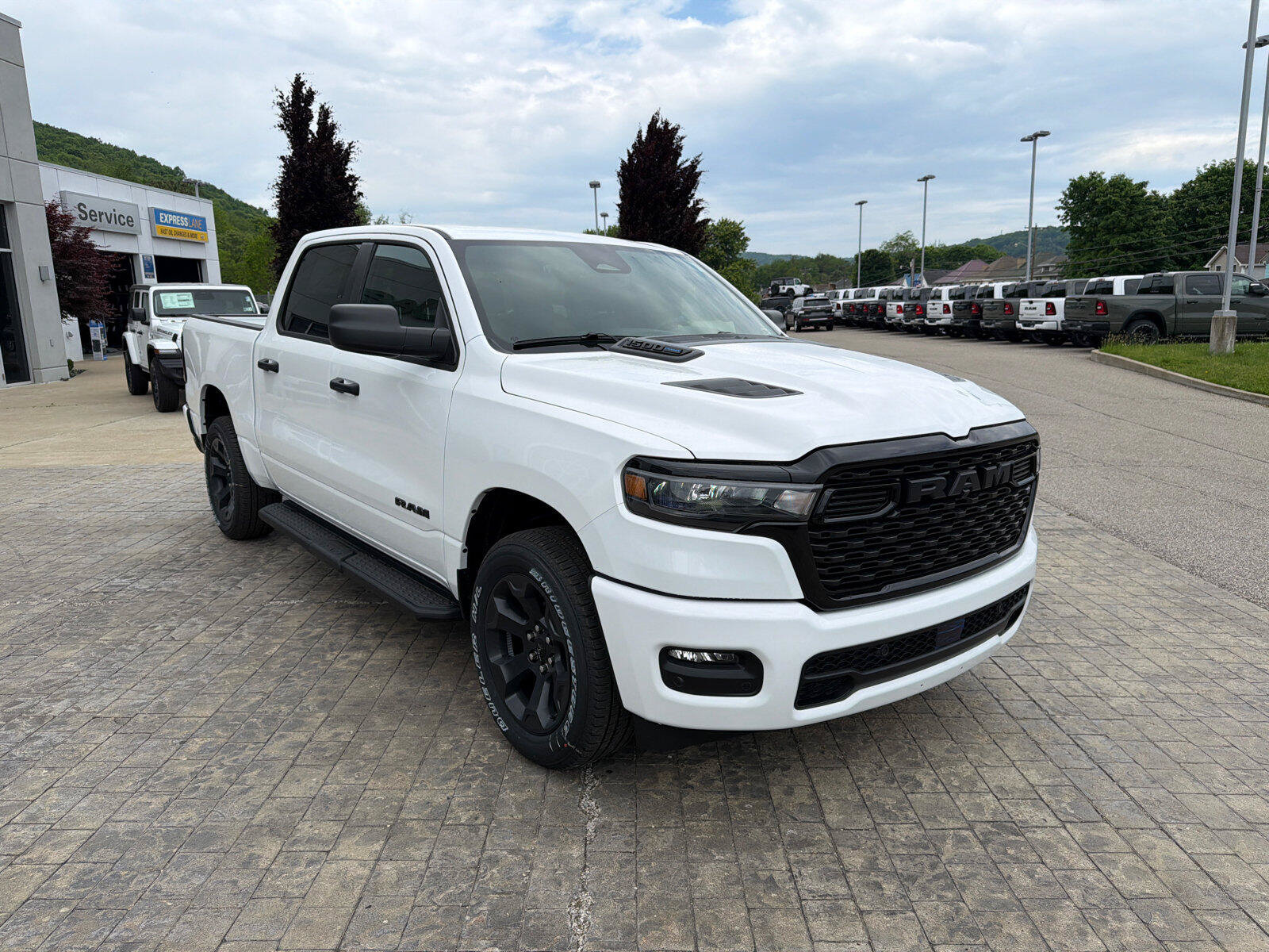 New 2026 RAM 1500 Express AWD/4WD image 2