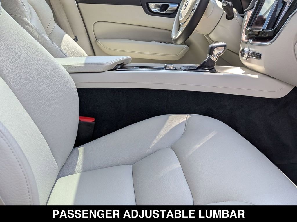Used 2021 Volvo XC60 T5 Momentum w/ Advanced Package AWD/4WD image 29