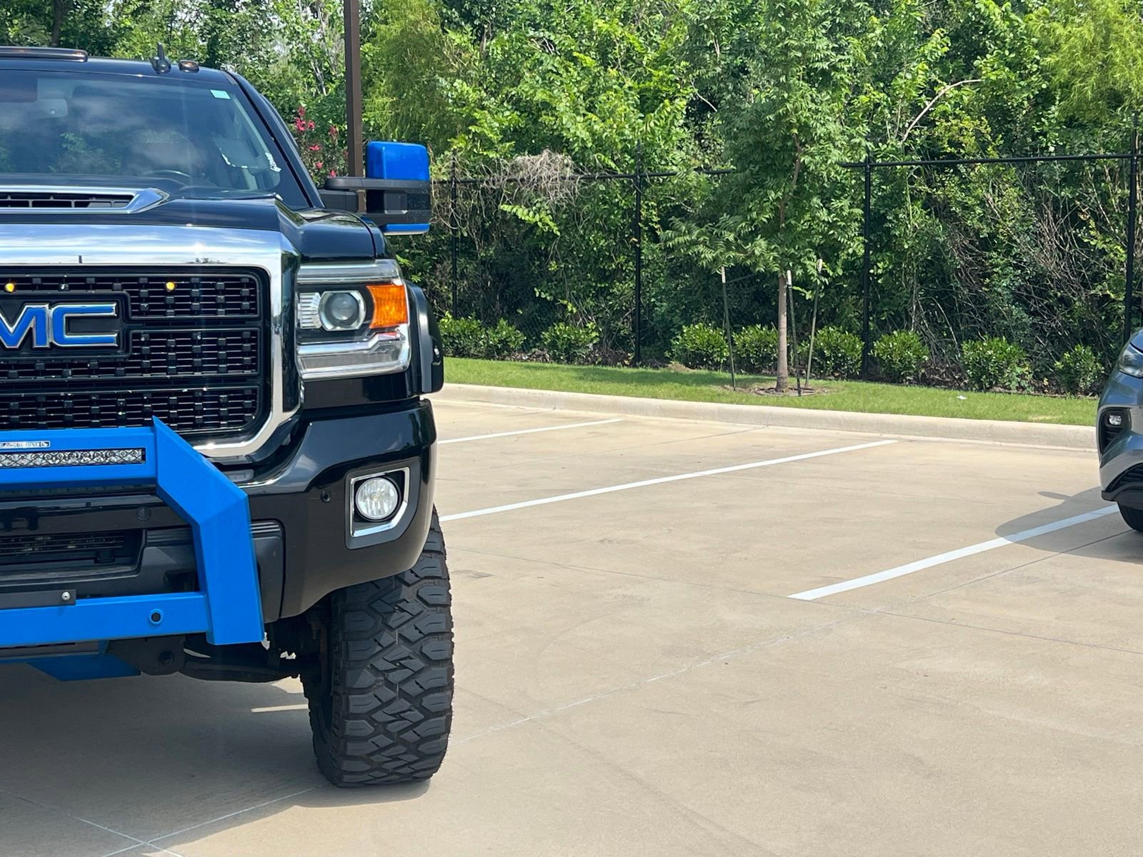 Used 2019 GMC Sierra 2500 Denali w/ Duramax Plus Package AWD/4WD image 3
