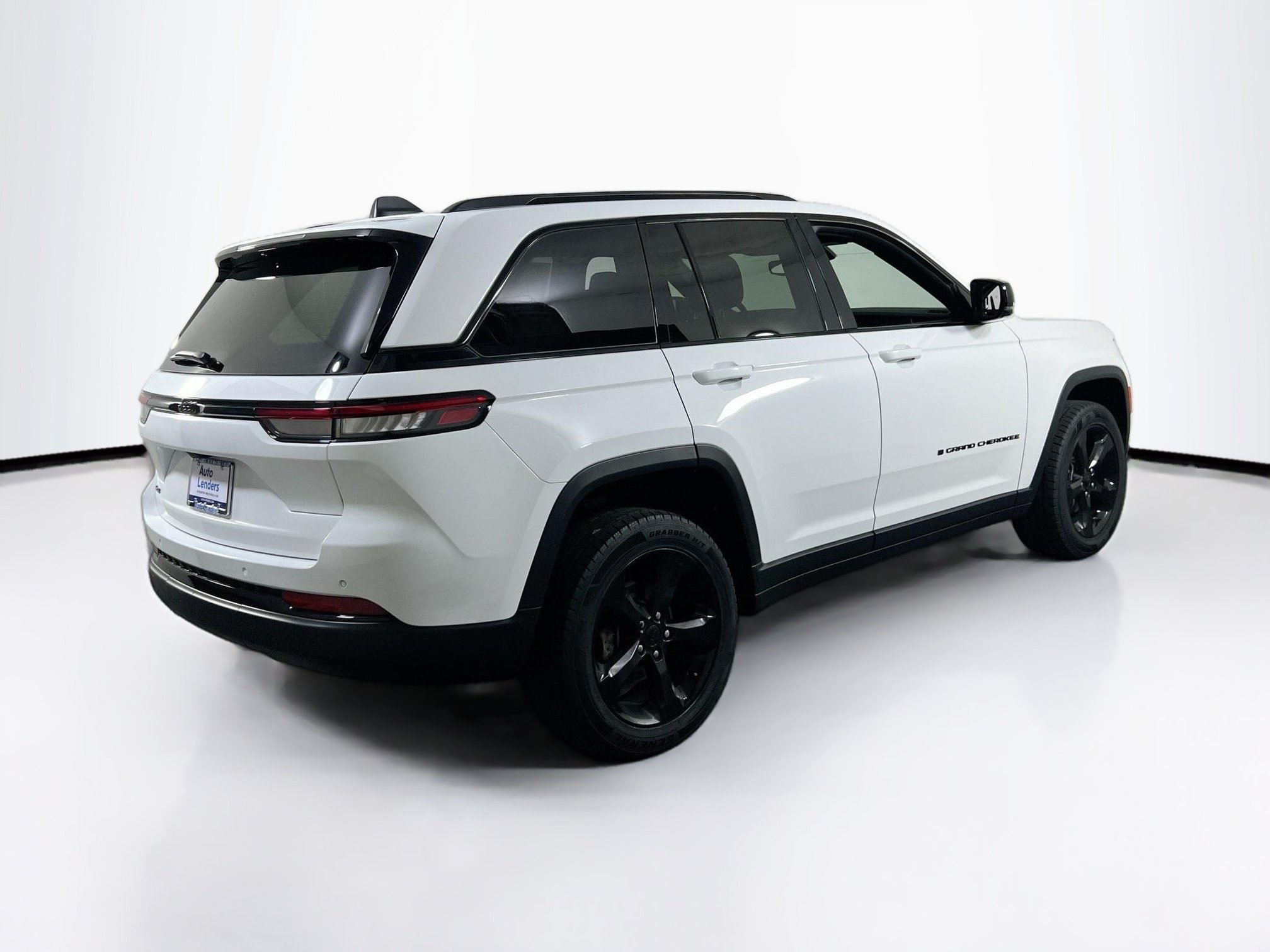 Used 2023 Jeep Grand Cherokee Altitude AWD/4WD image 5
