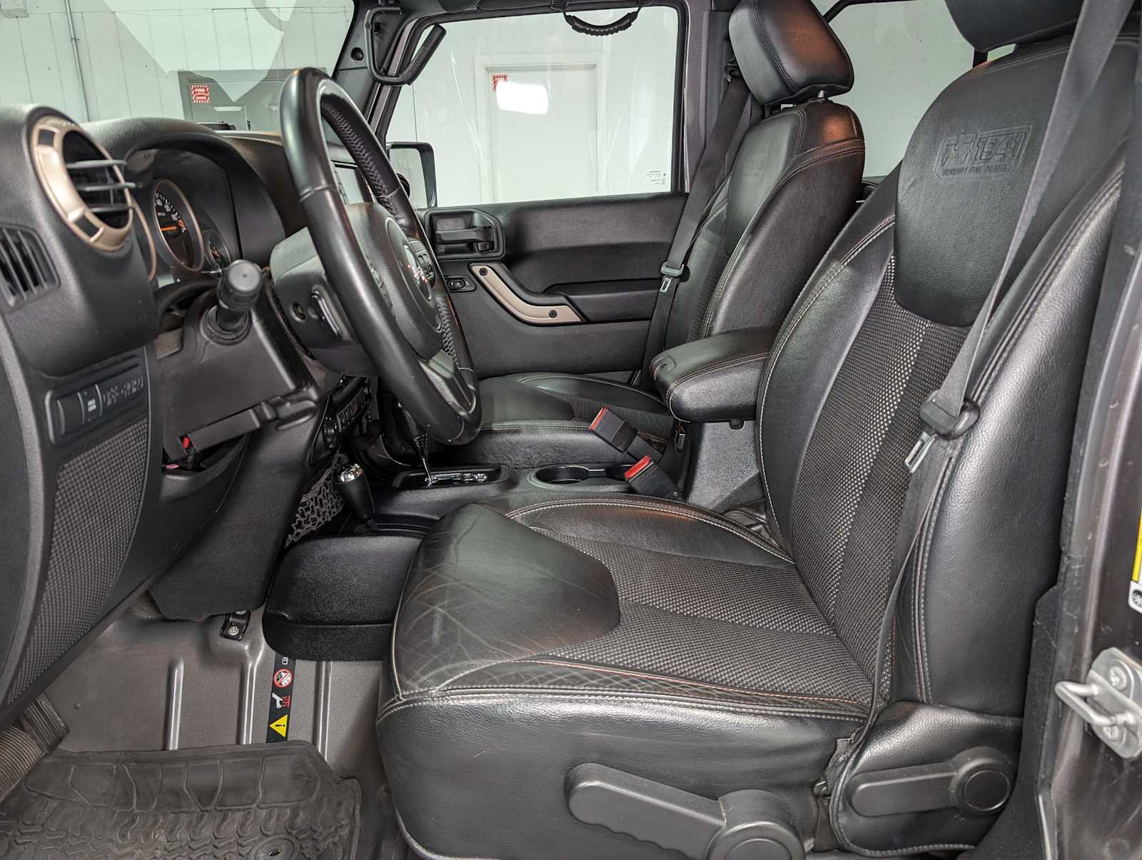 Used 2016 Jeep Wrangler Unlimited Sahara AWD/4WD image 4