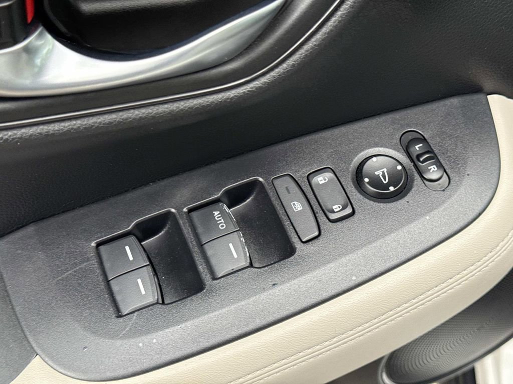 Used 2023 Honda HR-V LX image 17