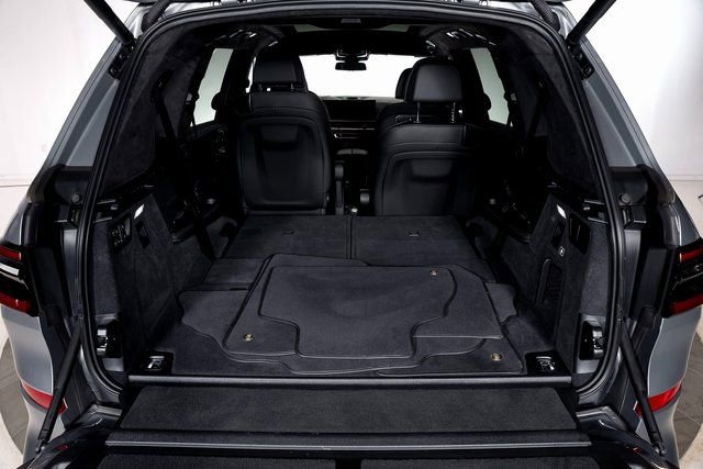 Used 2025 BMW ALPINA XB7 image 5