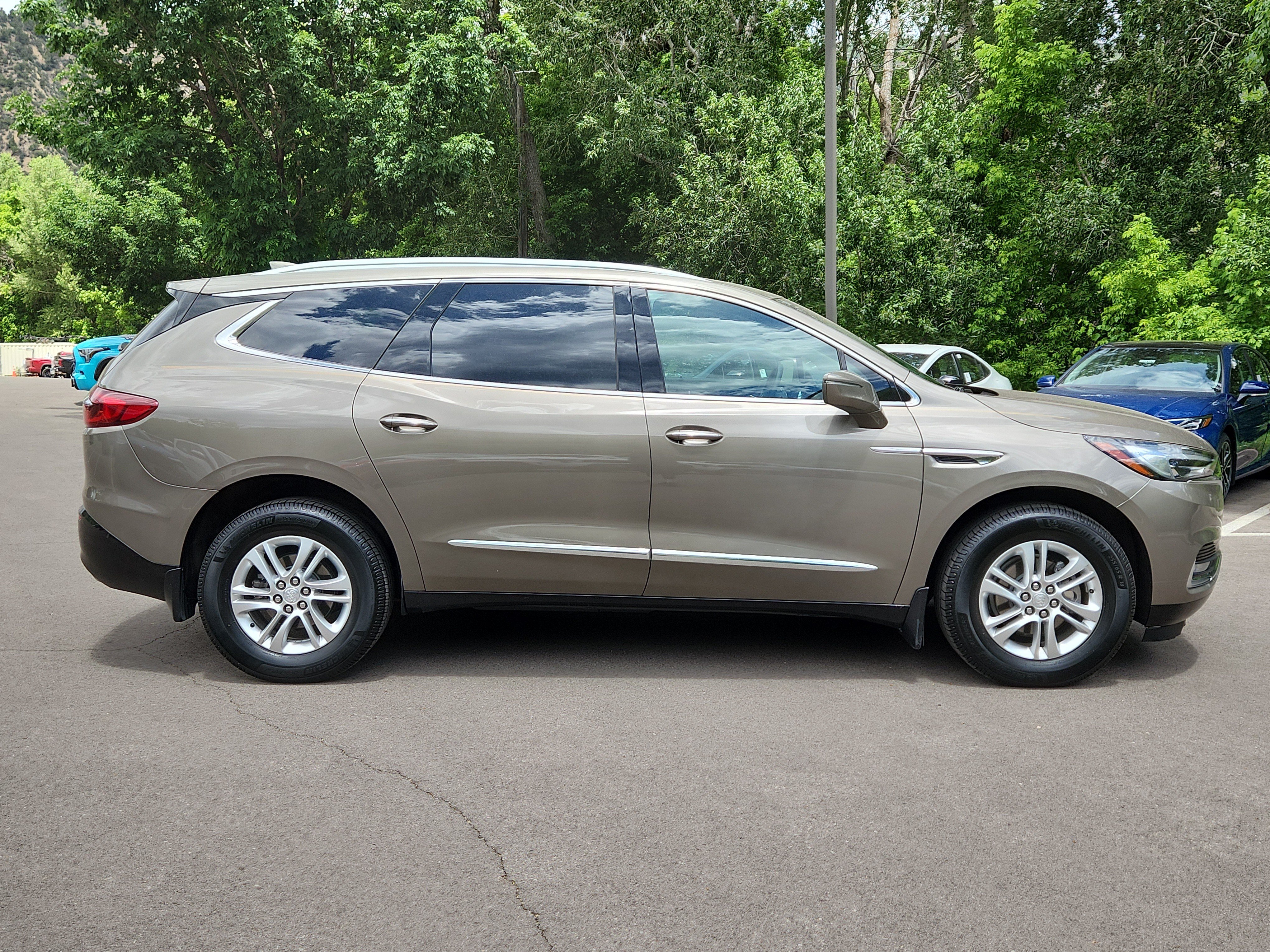 Used 2020 Buick Enclave Essence w/ LPO, Floor Liner Package AWD/4WD image 2