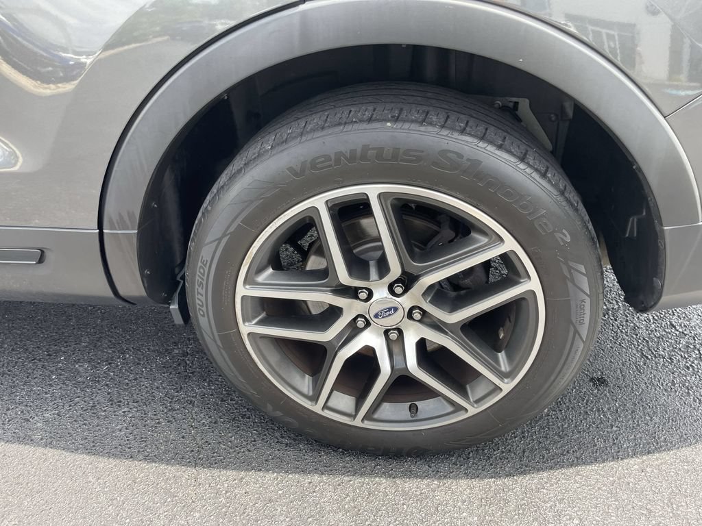 Used 2019 Ford Explorer Sport w/ Equipment Group 401A AWD/4WD image 8