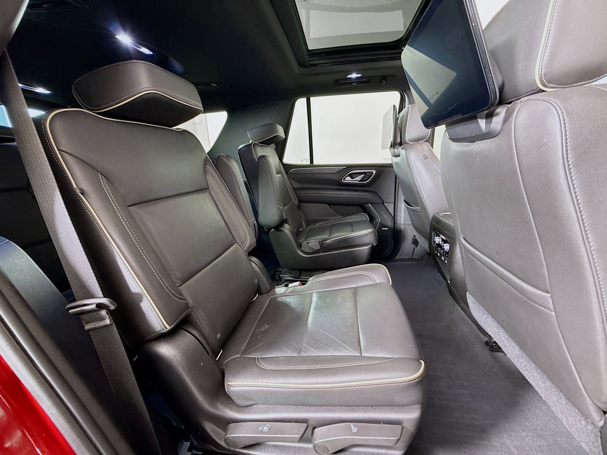 Used 2021 GMC Yukon SLT w/ SLT Premium Package image 28