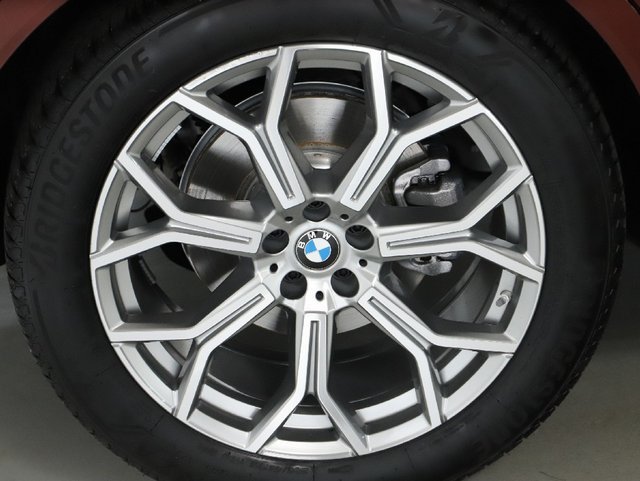 Used 2027 BMW X7 xDrive40i AWD/4WD image 13