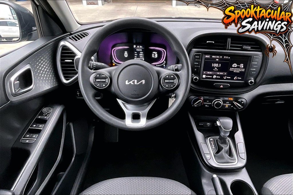 Used 2025 Kia Soul LX w/ LX Technology Package FWD image 5