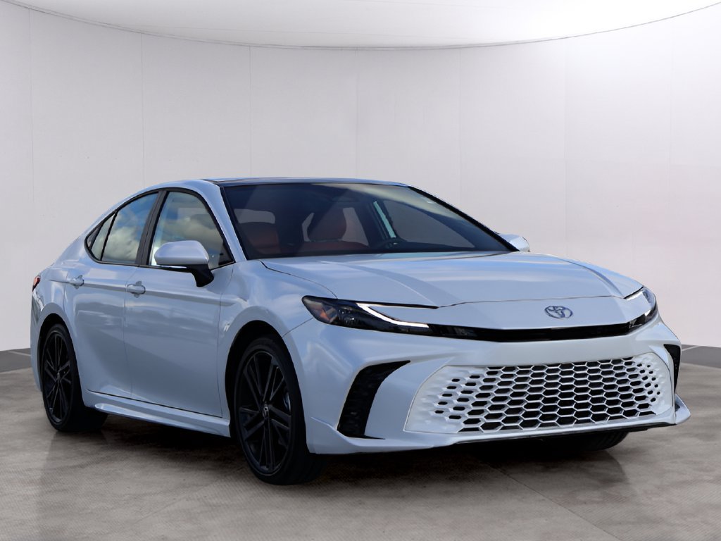 Used 2025 Toyota Camry XSE FWD image 3