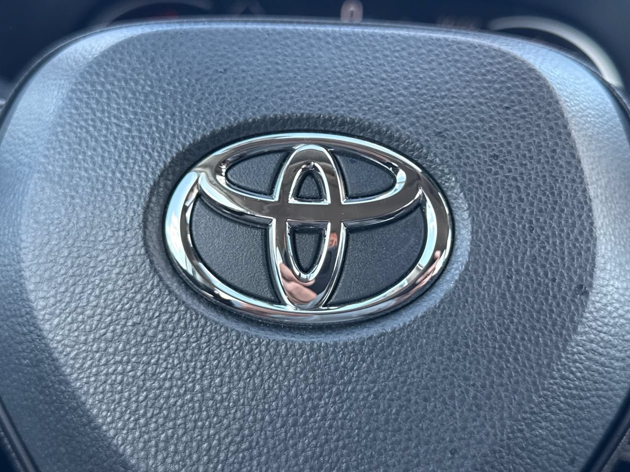 Used 2025 Toyota RAV4 LE FWD image 31