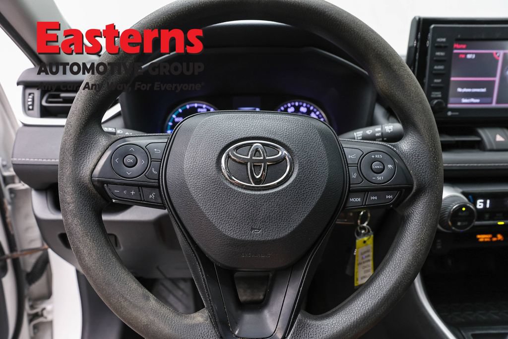 Used 2022 Toyota RAV4 LE AWD/4WD image 10