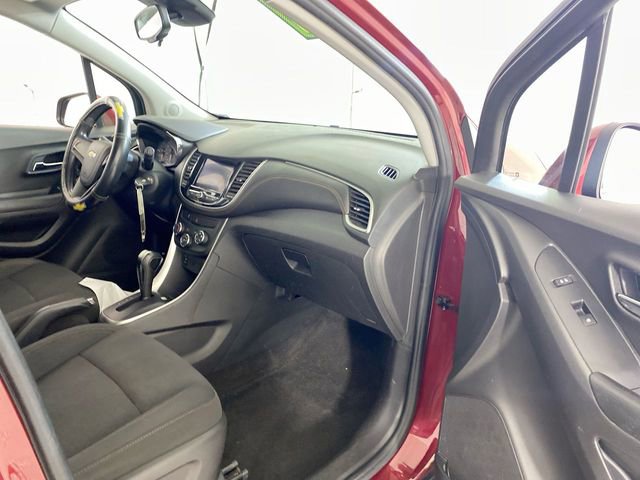 Used 2021 Chevrolet Trax LS AWD/4WD image 36