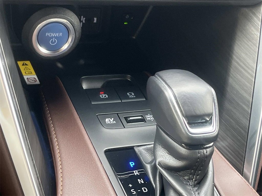 Used 2022 Toyota Venza XLE image 22