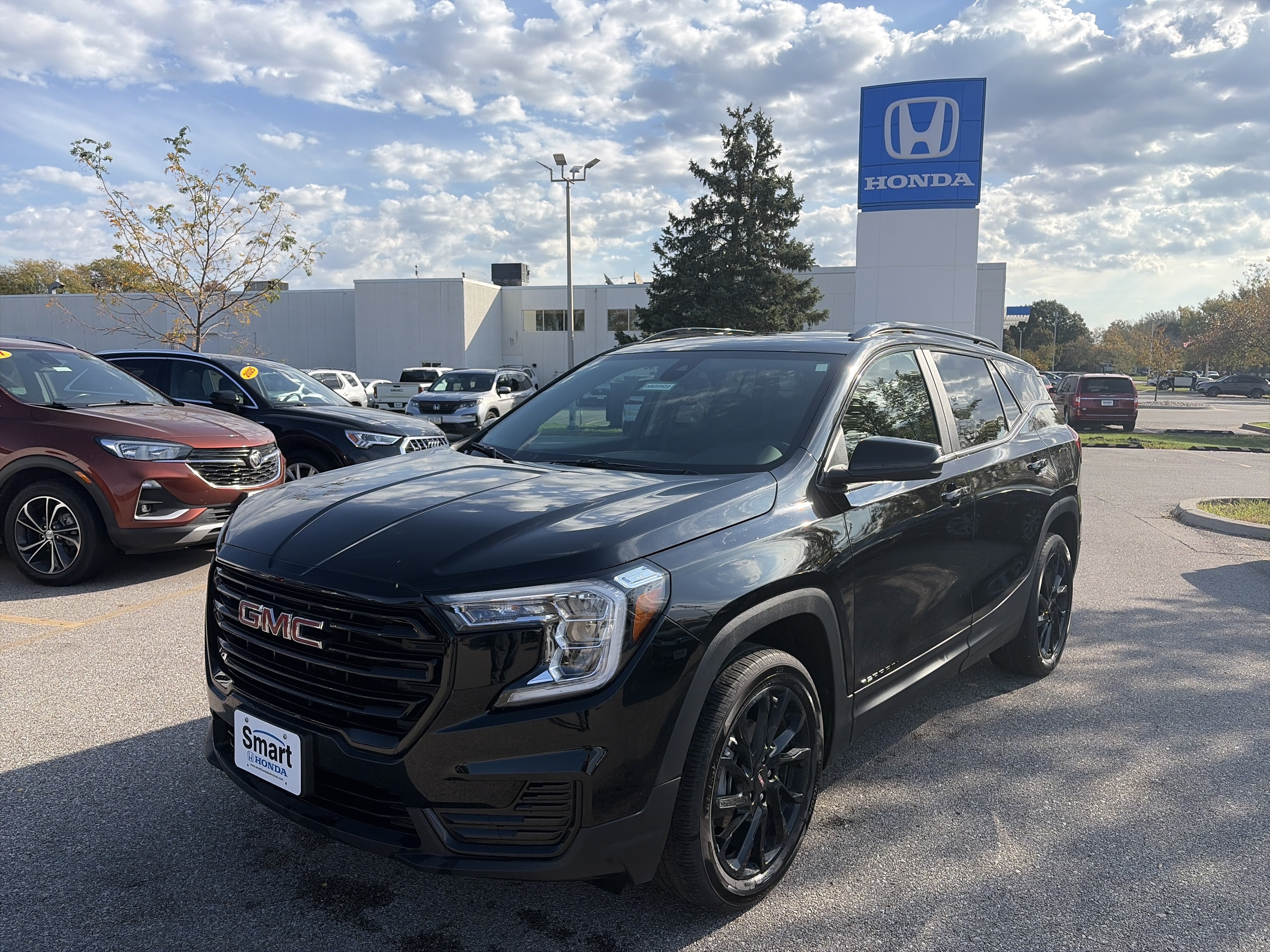 Used 2024 GMC Terrain SLE w/ Elevation Edition AWD/4WD image 1