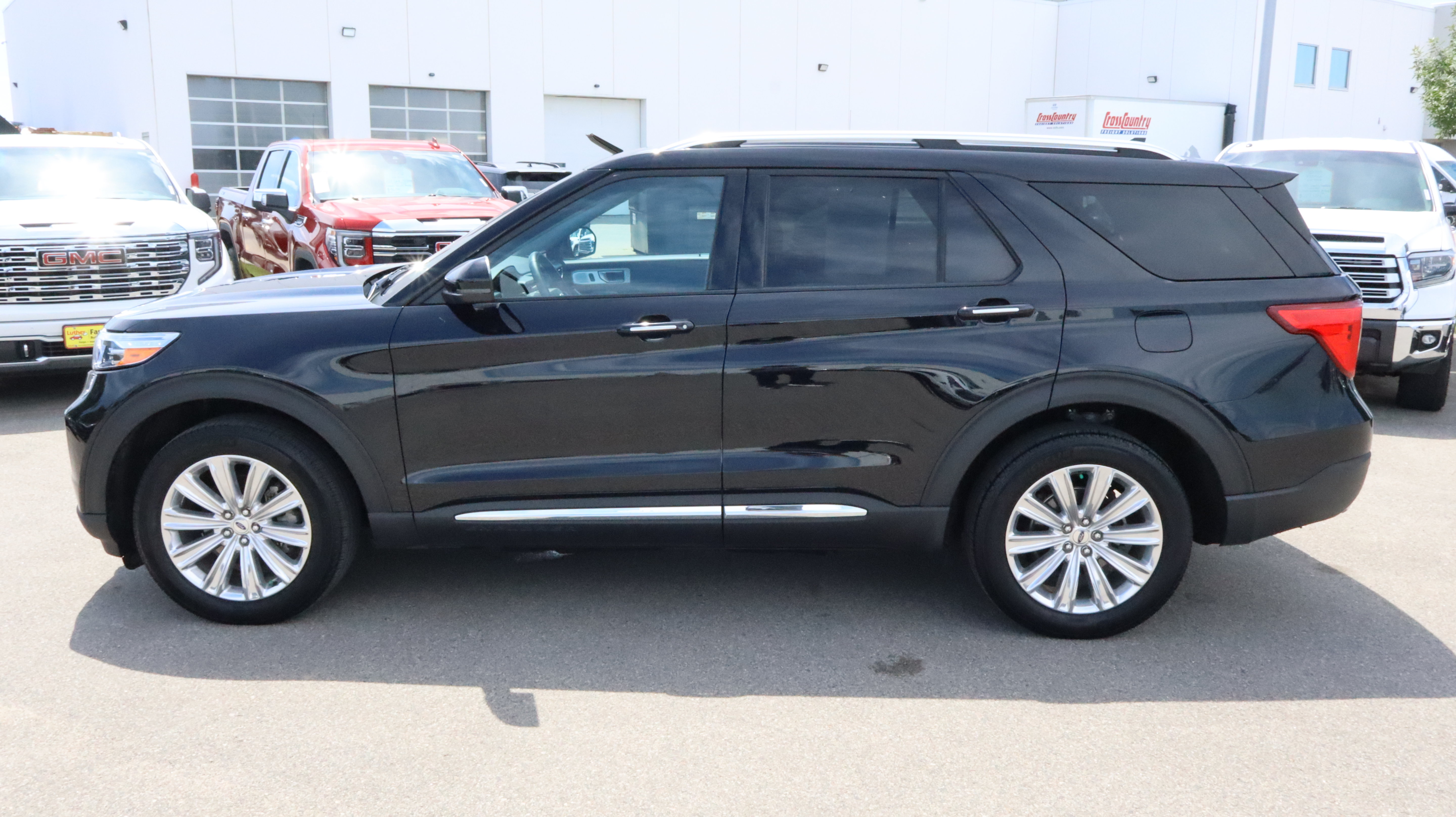 Used 2024 Ford Explorer Limited w/ Limited Technology Package AWD/4WD image 4