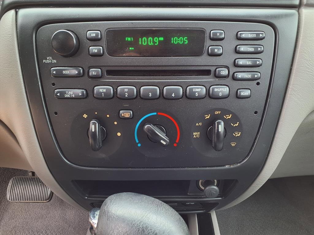 Used 2002 Ford Taurus SES image 4