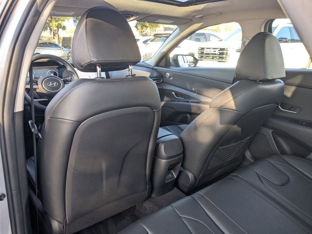 Used 2025 Hyundai Elantra Limited image 24