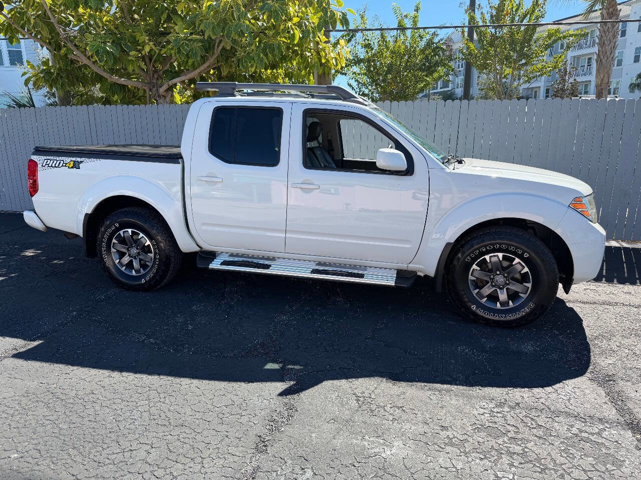 Used 2017 Nissan Frontier PRO-4X image 2