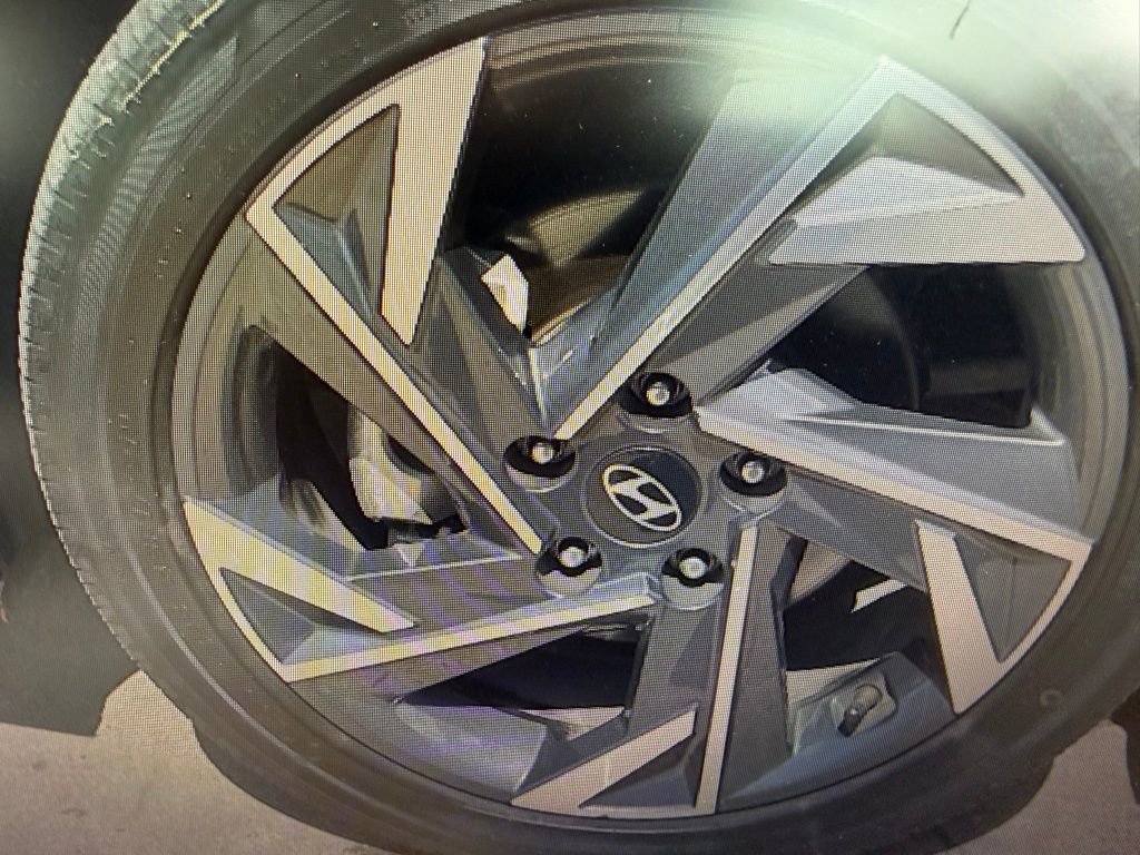 Used 2025 Hyundai Elantra Limited image 5