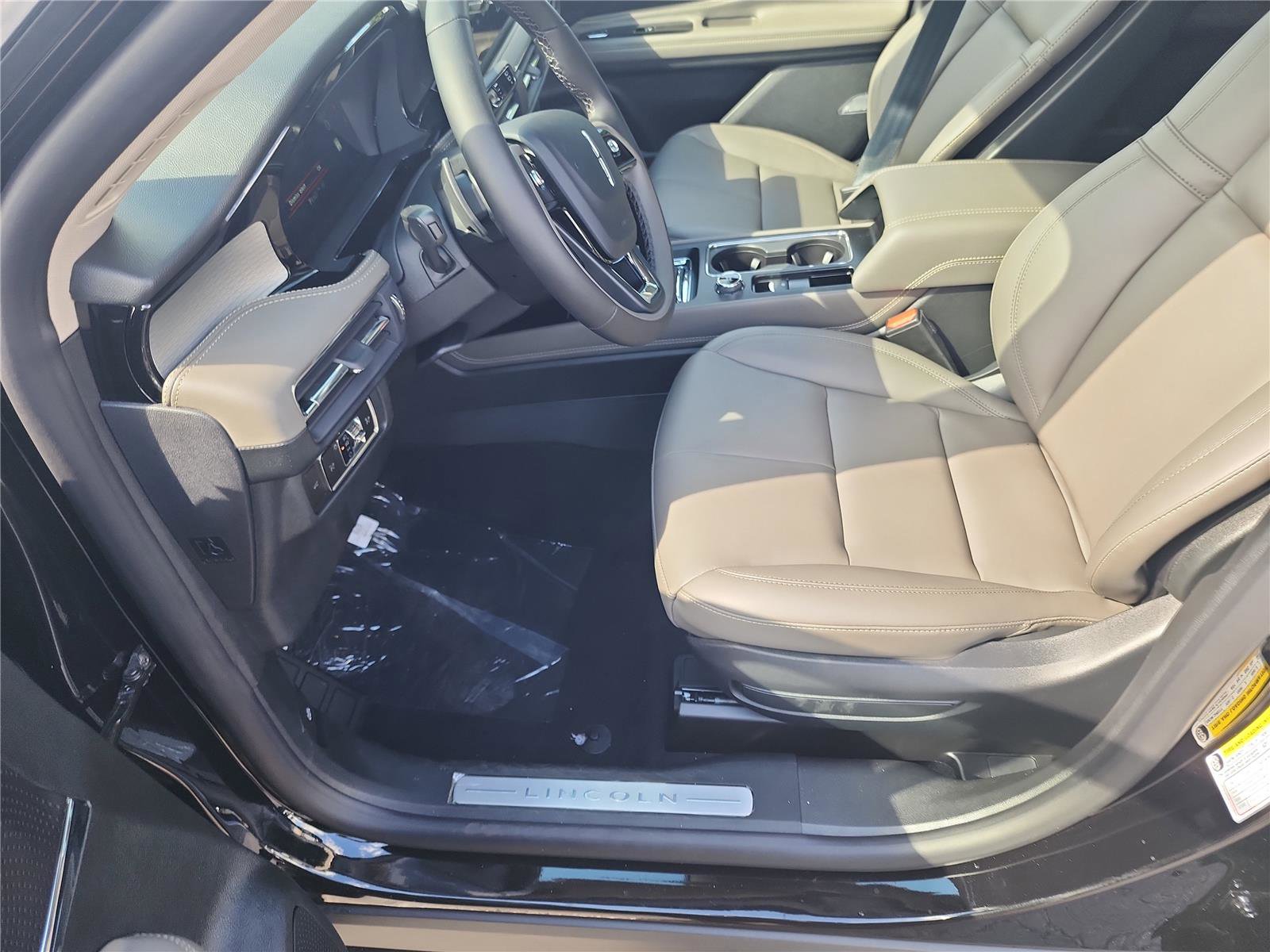 New 2026 Lincoln Corsair Premiere image 16